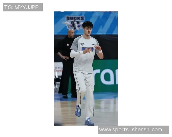 曾凡博在篮网首秀穿韦德之道12展现出色表现引发球迷热议 曾凡博在篮网首秀穿韦德之道12展现出色表现引发球迷热议